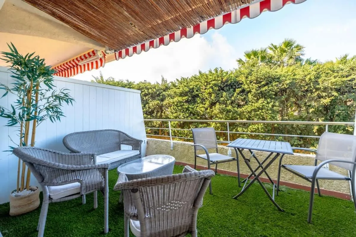 Petit Eden L Balcony & Peaceful L Shellter Rentals サントロペ アパート