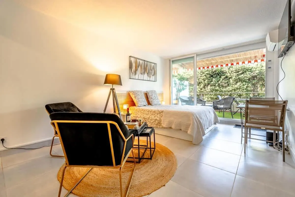 Petit Eden L Balcony & Peaceful L Shellter Rentals サントロペ